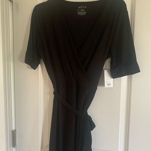 Black wrap dress by: Apt.9 size:S  NWT great dress for all year round.